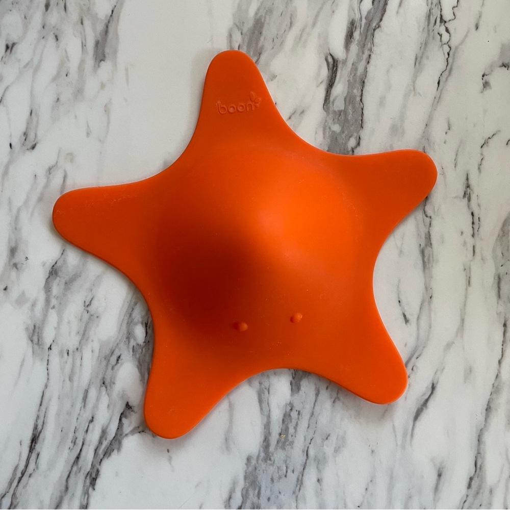 Star Bathtub Stopper & Drain Cover by boon